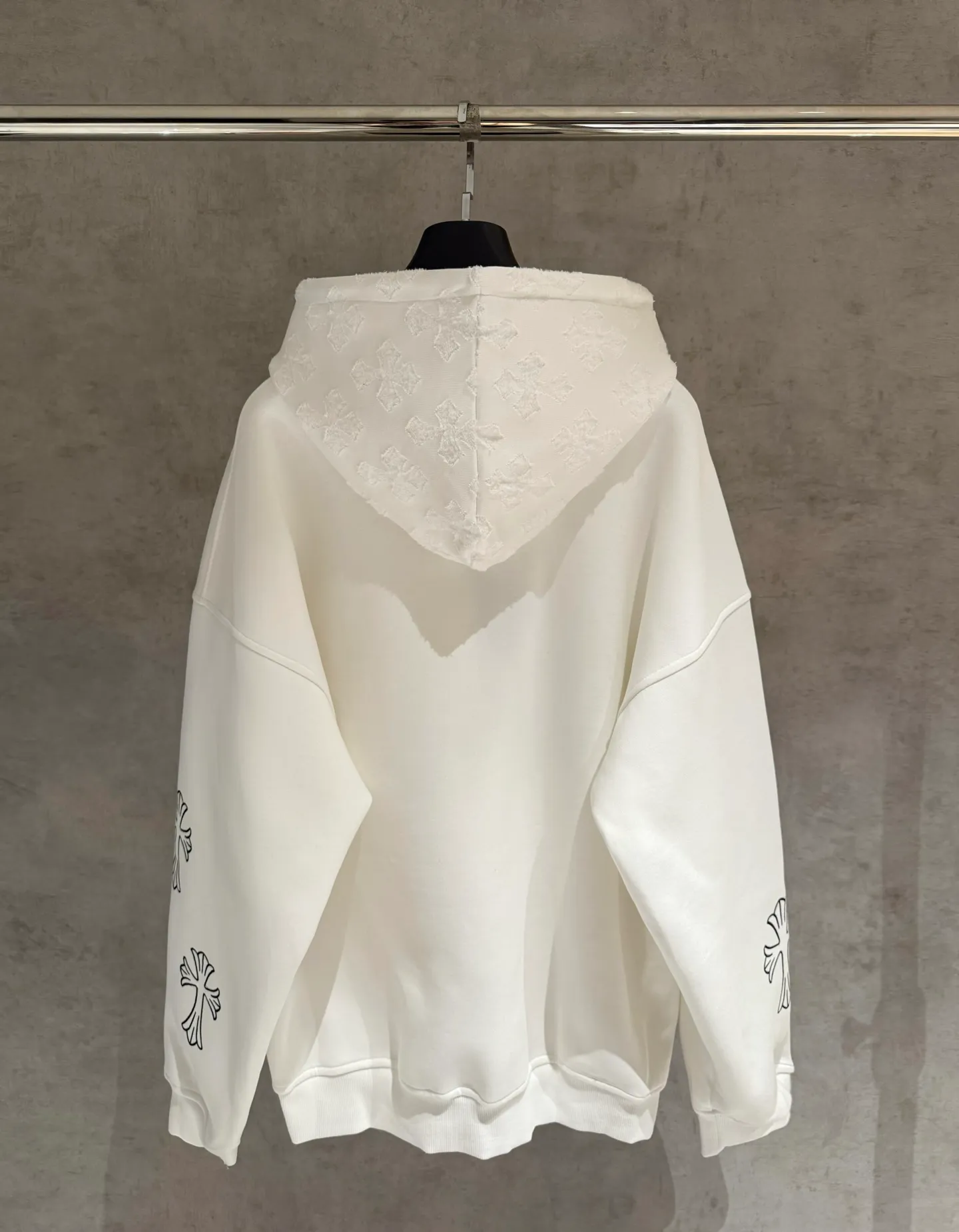 🅿️390 [Strict quality control] CH Croixin's new long-sleeved hooded sweatshirt. The fabric is made of heavy 480g double yarn fabric. The whole garment is washed. The front and rear panels are laser-burned. The ready-to-wear wash is loose. The fabric is stiff and stylish. It does not deform or shrink. Color: black, white, floral gray. Size: M-2xl